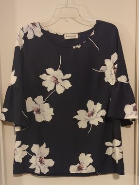 B.Original Black Floral Ruffle-Sleeve Blouse